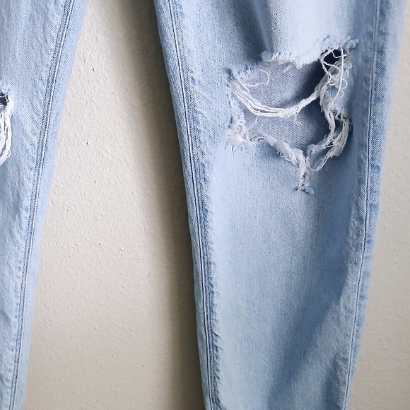 American Eagle Outfitters Light Blue Distressed Jeans - Picture 6 of 12